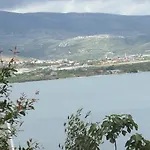Blue View 特罗吉尔