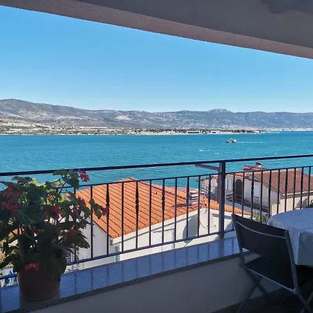 Blue View Apartment