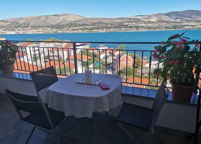 Blue View 特罗吉尔