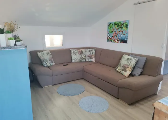 Blue View 特罗吉尔